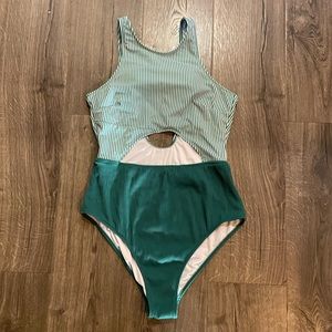 CUPSHE Green one piece bathing suit